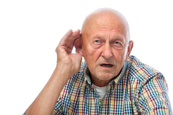 senior difficultés à entendre